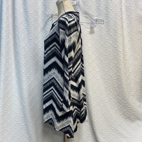 Faith and Joy size large  Black and White‎ Chevron long sleeve stretch casual - Picture 4 of 6